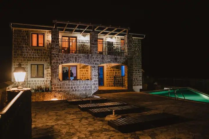 Kuca-sa-bazenom-u-Petrovcu-Budva-4 Kuća 466 m² – Petrovac, Budva — fotografija 5