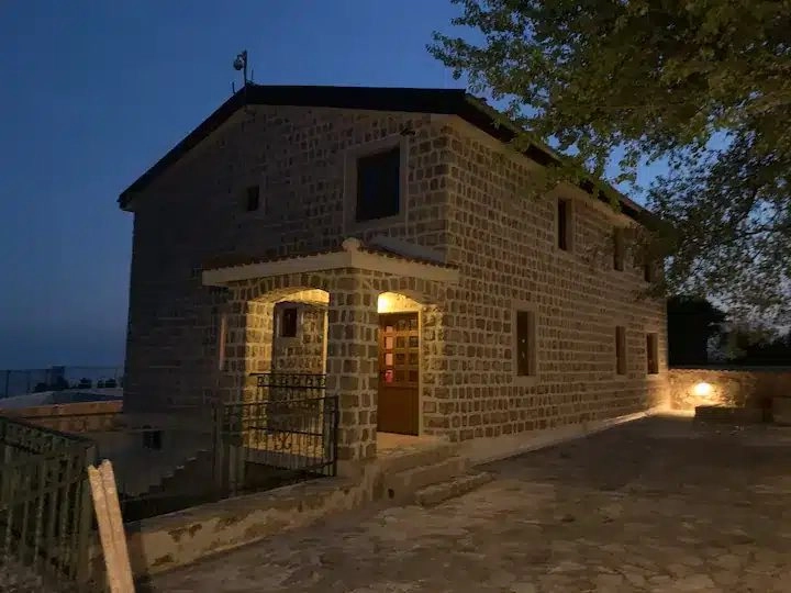 Kuca-sa-bazenom-u-Petrovcu-Budva-6 Kuća 466 m² – Petrovac, Budva — fotografija 7