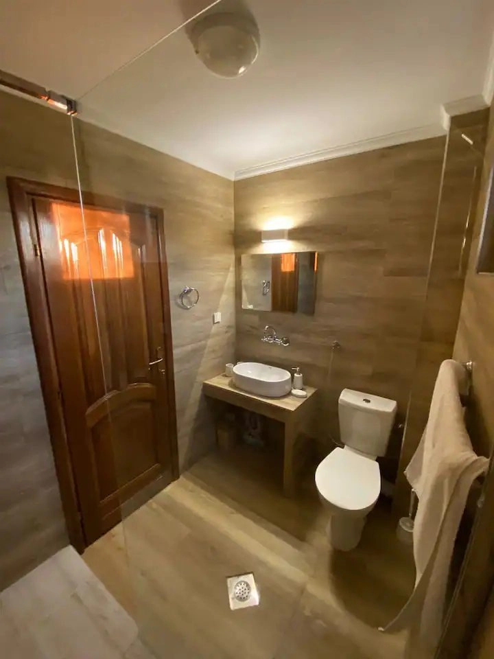 Kuca-sa-bazenom-u-Petrovcu-Budva-14 Kuća 466 m² – Petrovac, Budva — fotografija 15