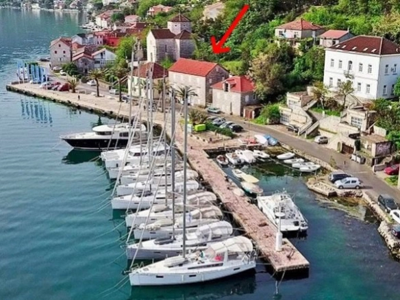 Kamena kuća sa pogledom na zaliv u Muu