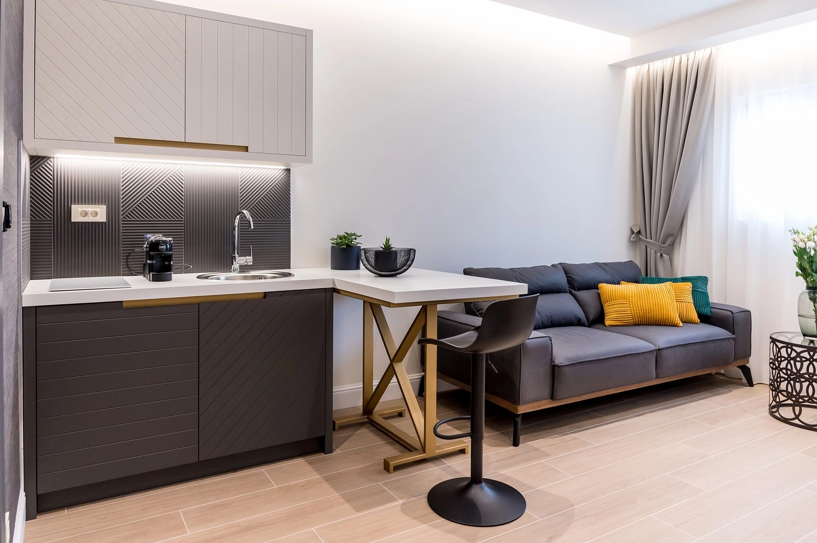 Hotel-sa-4-zvjezdice-u-centru-Budve-1 Hotel 317 m² – Centar, Budva — fotografija 2