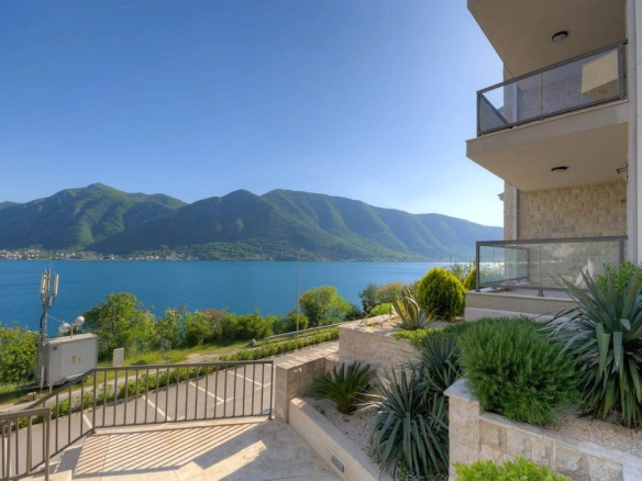 Dvosoban stan 94 m² – Kotor — fotografija 11