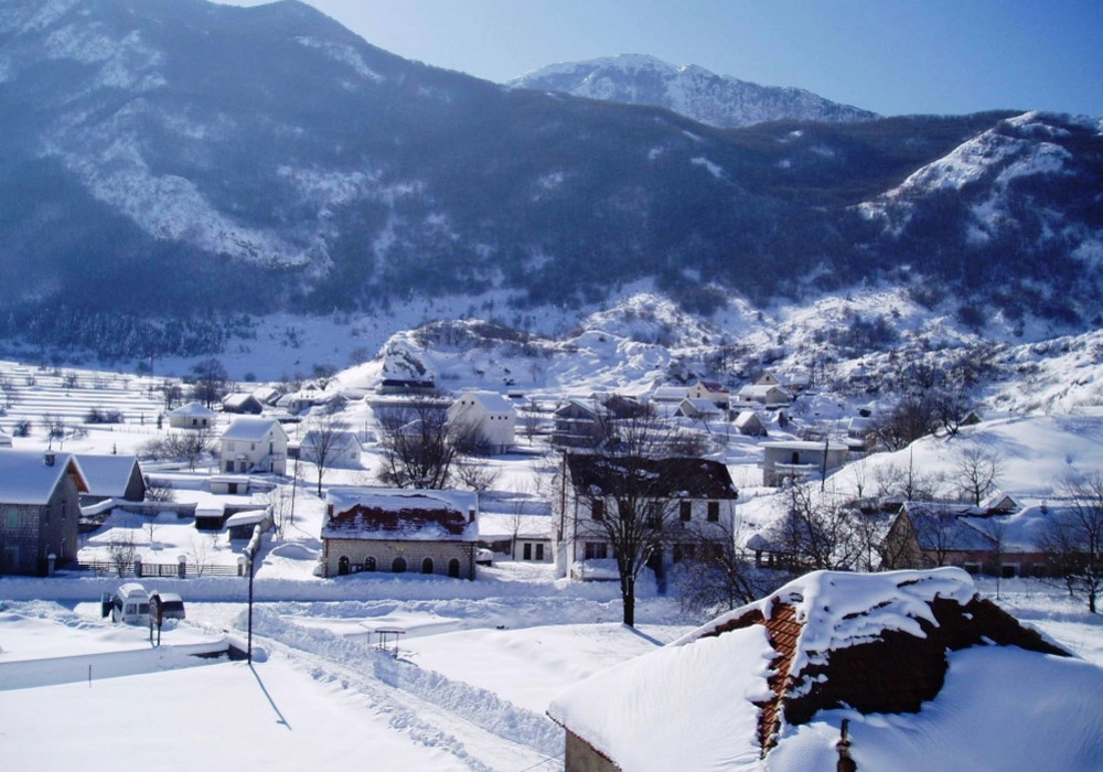 Nova-vila-u-skijaskom-kompleksu-Kolasin-11 Kuća 700 m² – Kolašin — fotografija 12