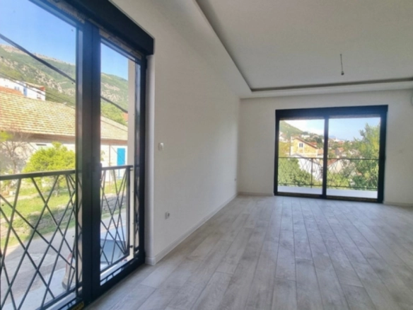 Trosoban stan 82 m² – Mažina, Tivat — fotografija 3