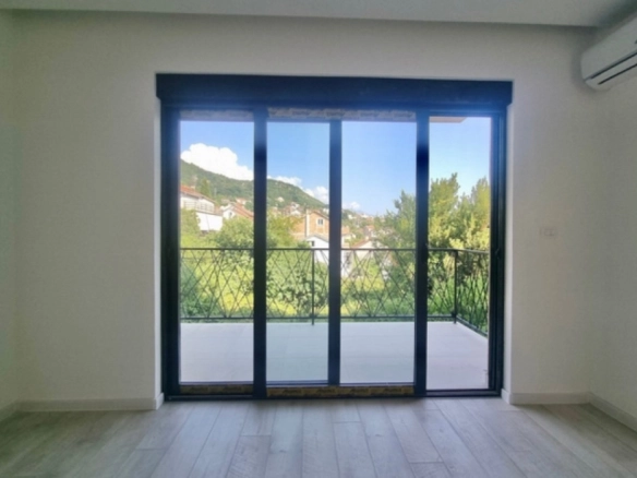 Trosoban stan 82 m² – Mažina, Tivat — fotografija 14