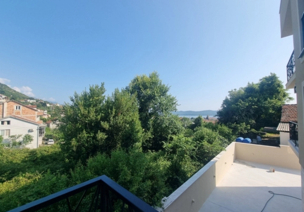 Trosoban-stan-u-novogradnji-Gorica-Tivat Trosoban stan u novogradnji