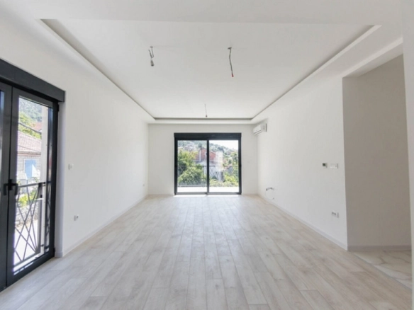 Trosoban stan 82 m² – Gorica, Tivat — fotografija 12