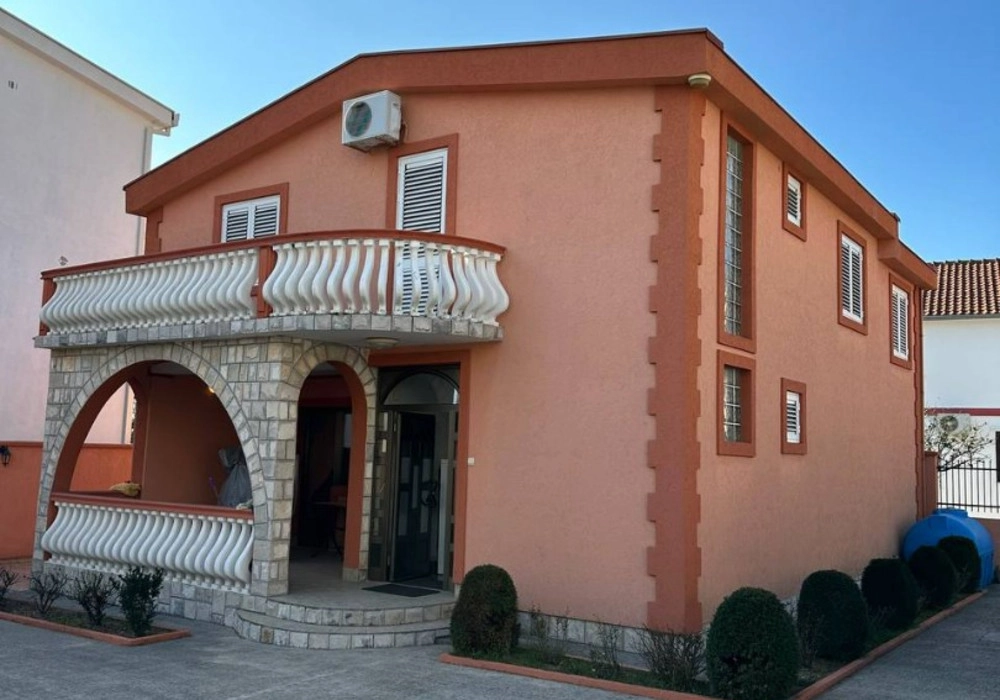 Kuca-sa-pet-apartmana-u-Viticima-Bar-3 Stan 514 m² – Vitići, Bar — fotografija 4