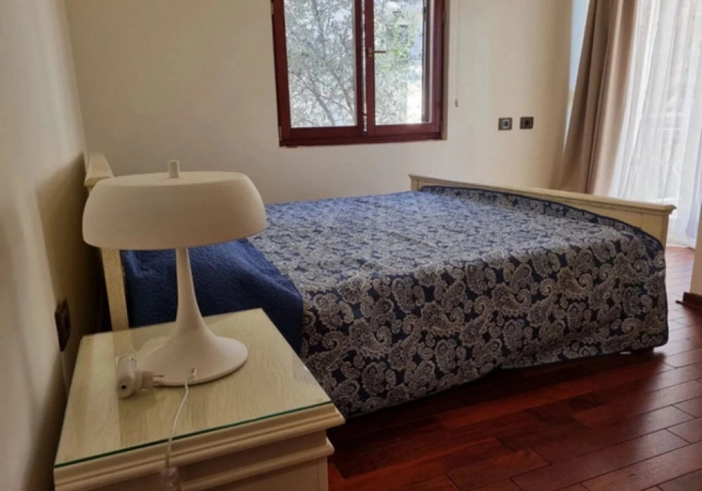 Dvosoban-stan-sa-krovnom-terasom-u-Petrovcu-Budva-11 Dvosoban stan 194 m² – Petrovac, Budva — fotografija 12
