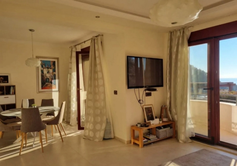 Dvosoban-stan-sa-krovnom-terasom-u-Petrovcu-Budva-13 Dvosoban stan 194 m² – Petrovac, Budva — fotografija 14