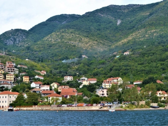 Dvospratna kuća kod mora u Kamenarima