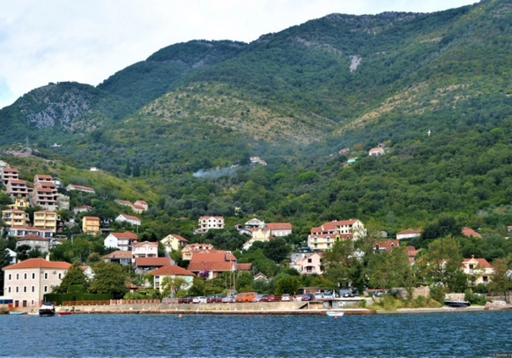 Dvospratna-kuca-kod-mora-u-Kamenarima-Herceg-Novi Dvospratna kuća kod mora u Kamenarima