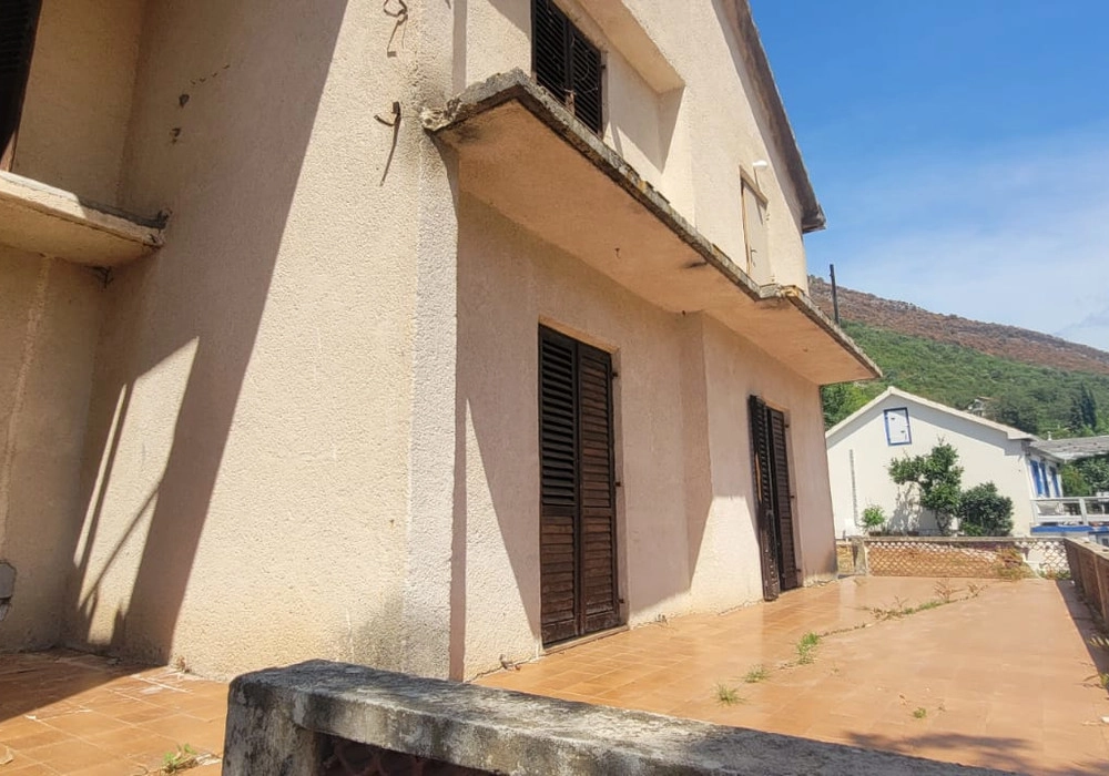 Dvospratna-kuca-kod-mora-u-Kamenarima-Herceg-Novi-12 Kuća – Kamenari, Herceg Novi — fotografija 13
