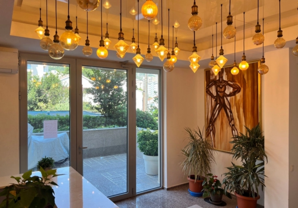 Dvosoban-stan-sa-terasama-u-Becicima-Budva-2 Dvosoban stan 98 m² – Bečići, Budva — fotografija 3