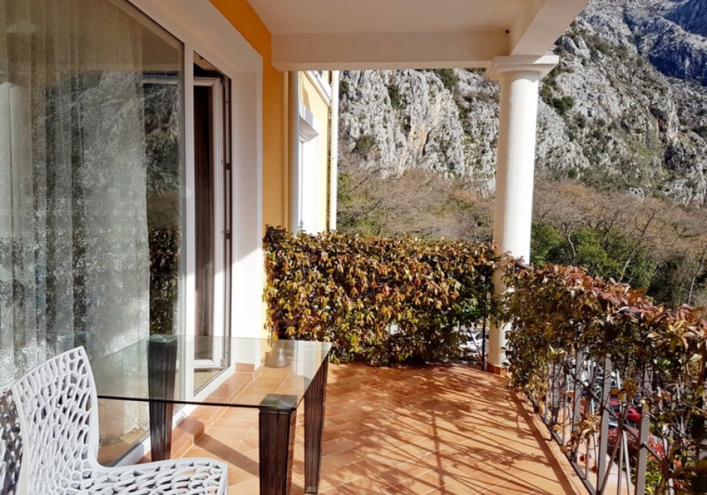 Dvosoban-stan-sa-bazenom-u-Orahovcu-Kotor-4 Dvosoban stan 126 m² – Orahovac, Kotor — fotografija 5