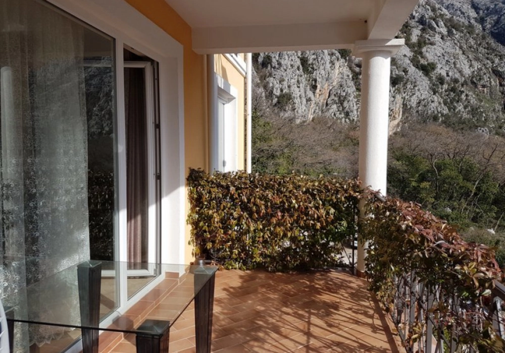 Dvosoban-stan-sa-bazenom-u-Orahovcu-Kotor-6 Dvosoban stan 126 m² – Orahovac, Kotor — fotografija 7