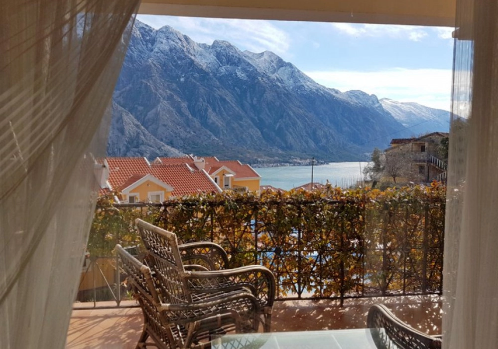 Dvosoban-stan-sa-bazenom-u-Orahovcu-Kotor-8 Dvosoban stan 126 m² – Orahovac, Kotor — fotografija 9
