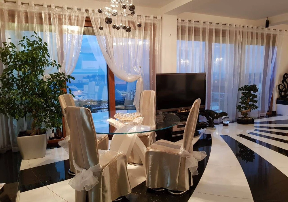 Plac-sa-pogledom-na-more-u-Risnu-Kotor-1 Kuća – Bečići, Budva — fotografija 2
