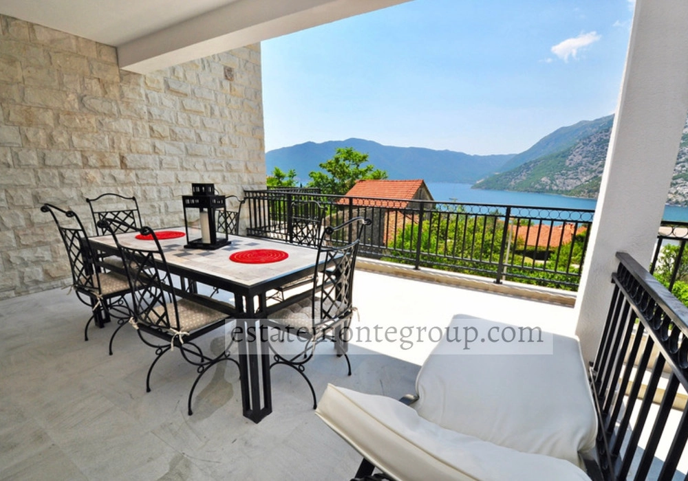 Dvosoban-stan-sa-bazenom-u-Risnu-Kotor Dvosoban stan sa bazenom u Risnu