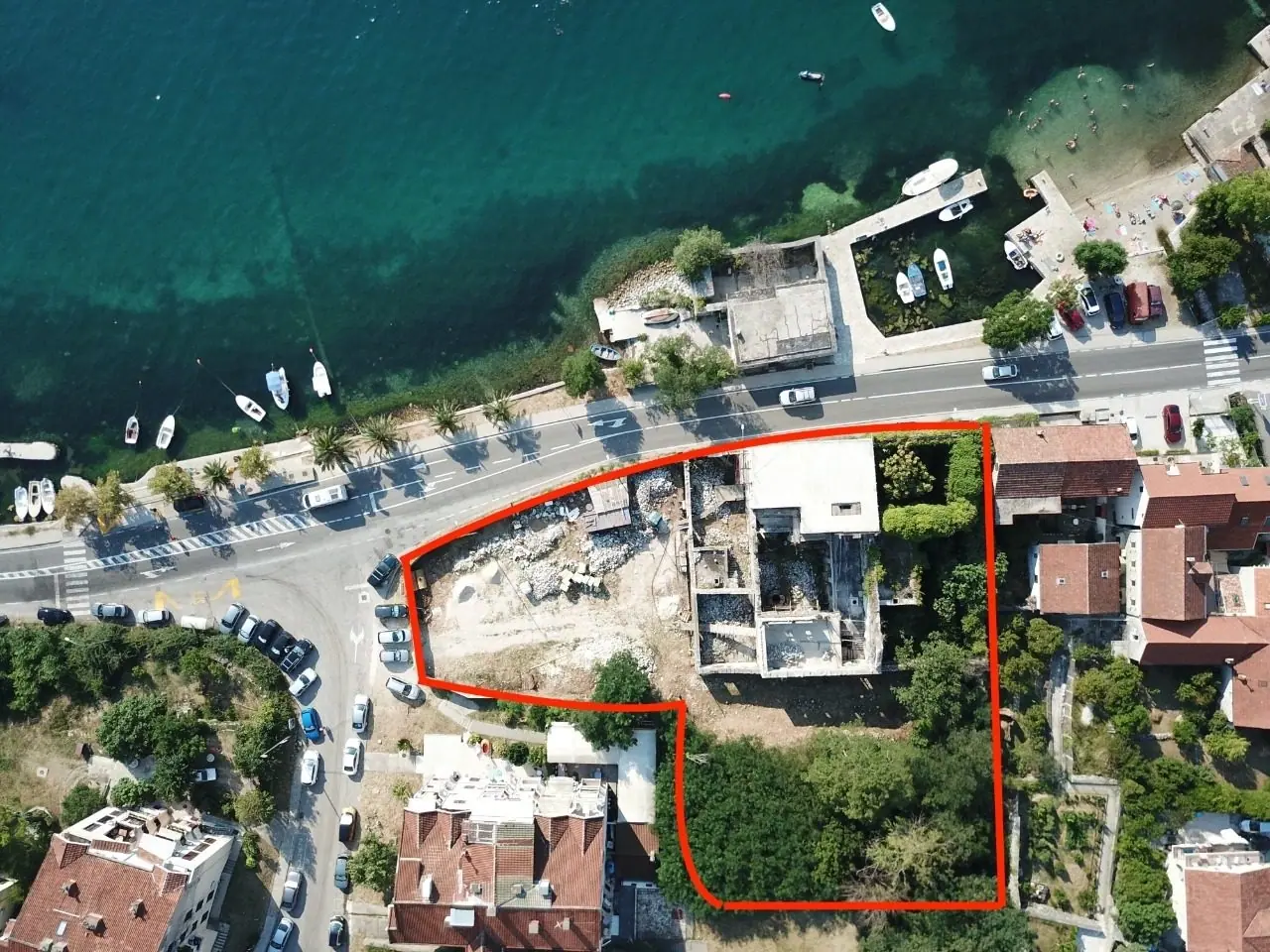 Objekat-u-prvoj-liniji-do-mora-u-Risnu-Kotor-2 Hotel 1.800 m² – Risan, Kotor — fotografija 3