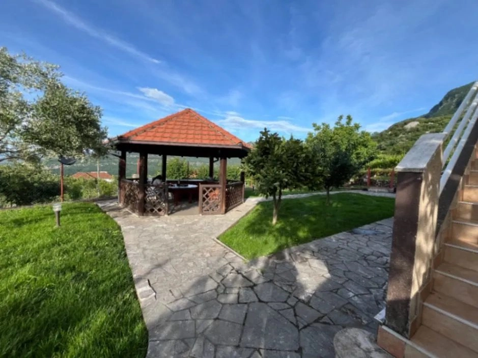Kuca-sa-vinogradom-u-Virpazaru-Bar-1 Kuća 200 m² – Virpazar, Bar — fotografija 2