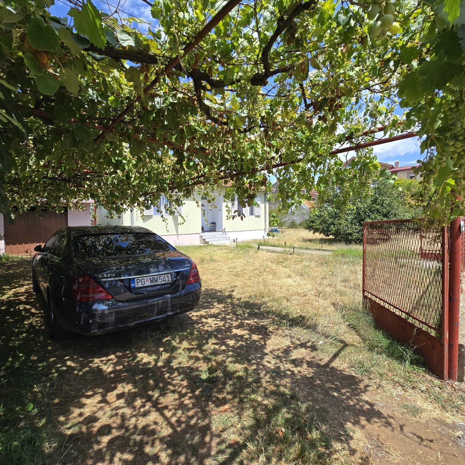 Plac-sa-kucom-i-garazom-u-Tolosima-Podgorica-3 Plac 738 m² – Tološi, Podgorica — fotografija 4