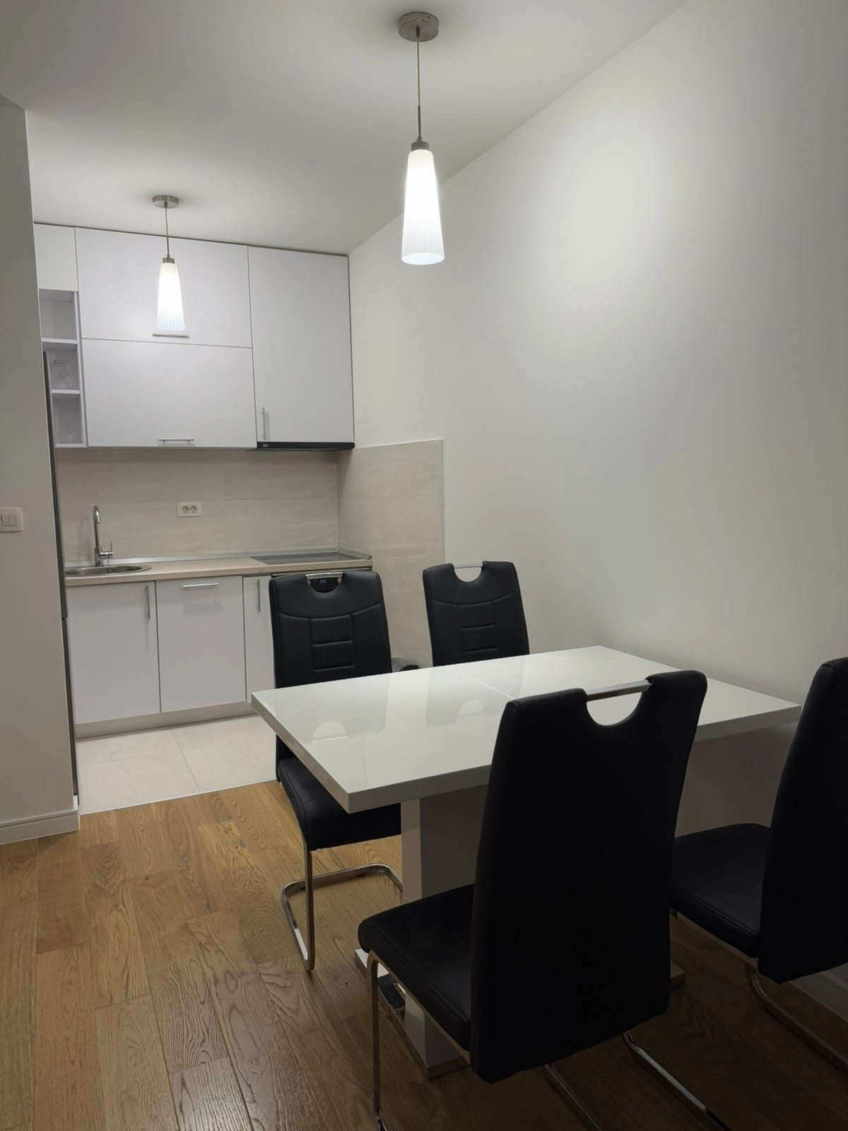 Jednosoban-stan-50-m²-u-naselju-Central-Point-Podgorica-4 Namješten jednosoban stan, Central Point, Podgorica — fotografija 5