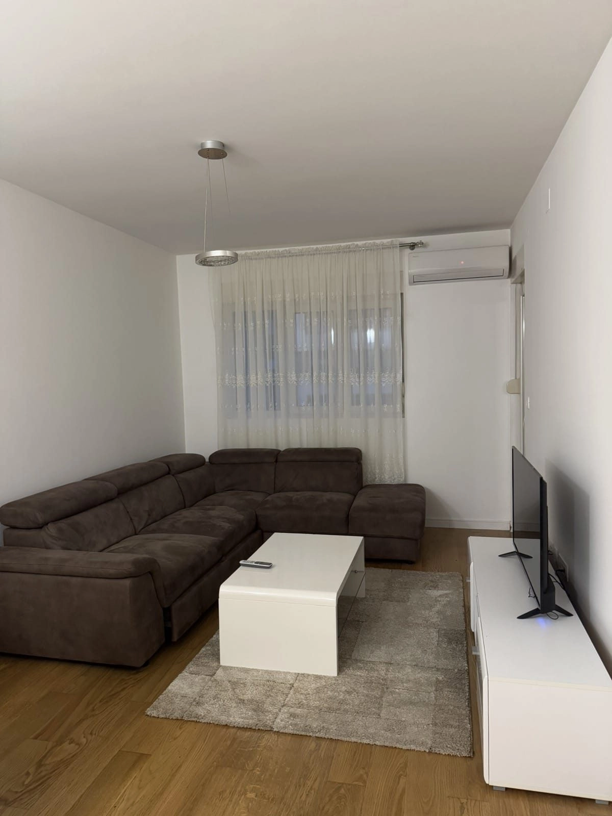 Jednosoban-stan-50-m²-u-naselju-Central-Point-Podgorica-6 Namješten jednosoban stan, Central Point, Podgorica — fotografija 7