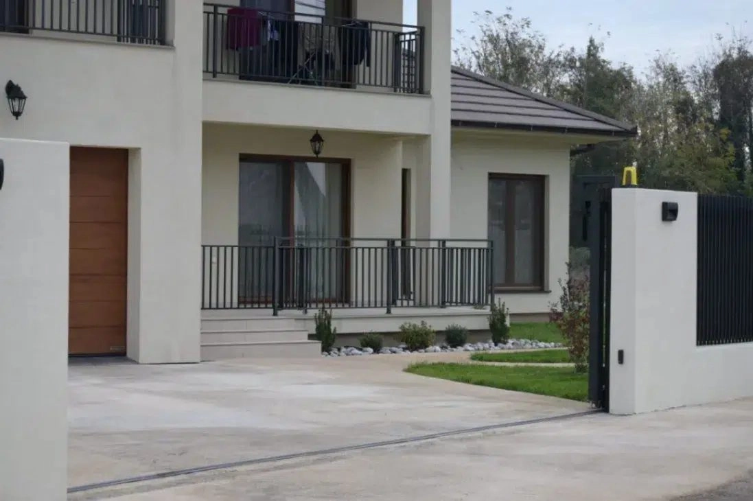 Kuca-sa-dvoristem-u-Tolosima-Podgorica-2 Kuća 2.122 m² – Tološi, Podgorica — fotografija 3