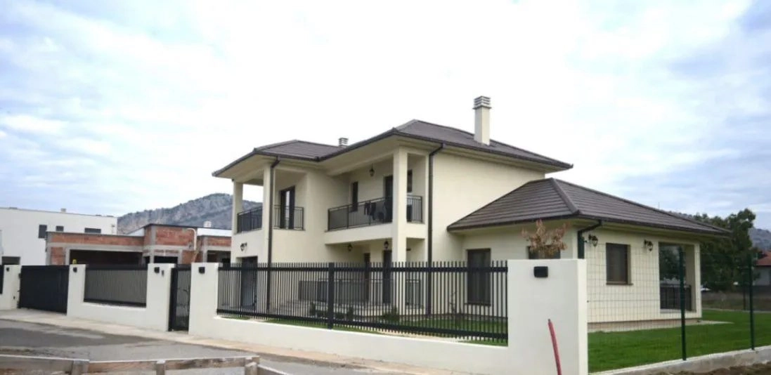 Kuca-sa-dvoristem-u-Tolosima-Podgorica-6 Kuća 2.122 m² – Tološi, Podgorica — fotografija 7