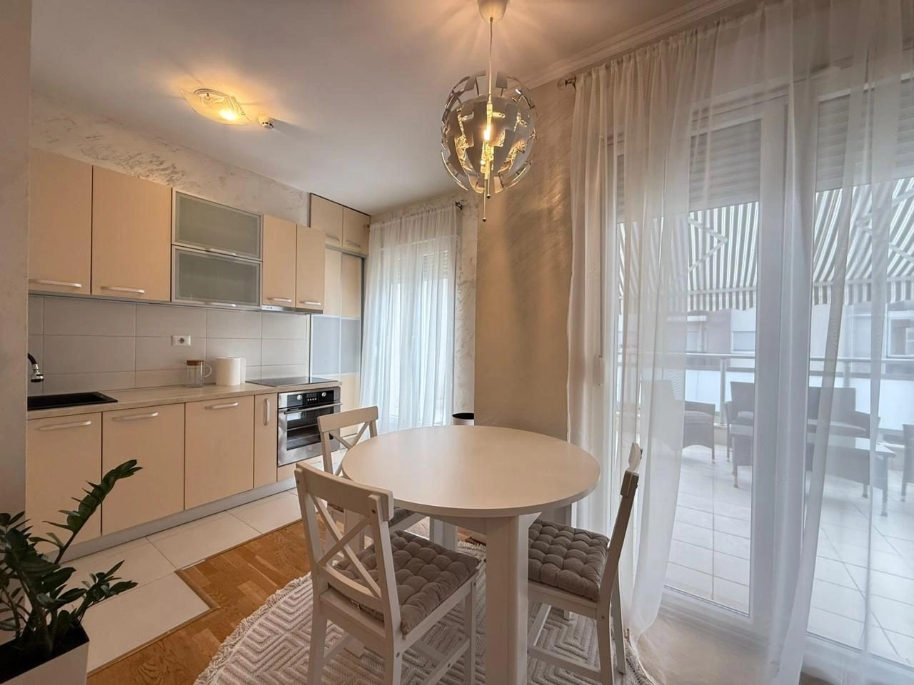 Jednosoban-stan-sa-terasom-City-kvart-Podgorica-2 Izdavanje: Jednosoban stan 50 m² – City kvart, Podgorica — fotografija 3
