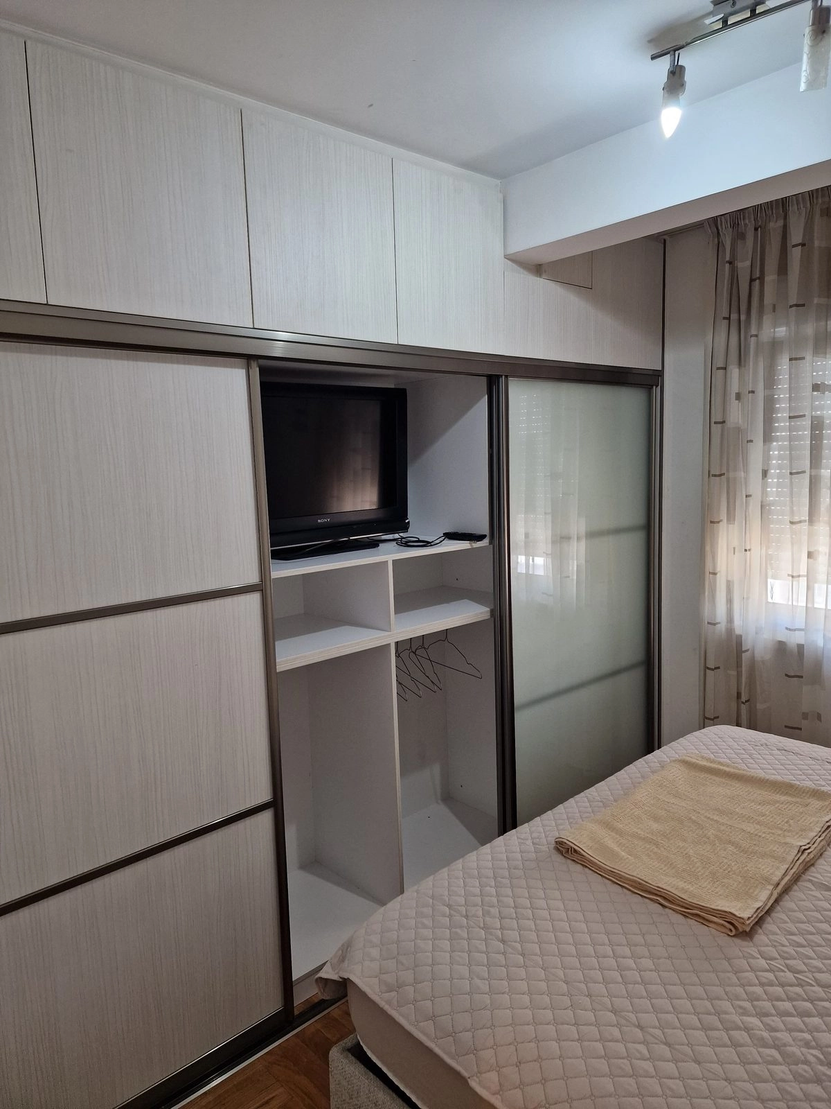 Dvosoban-stan-u-naselju-Zabjelo-Podgorica-5 Dvosoban namješten stan u Zabjelu, Podgorica — fotografija 6