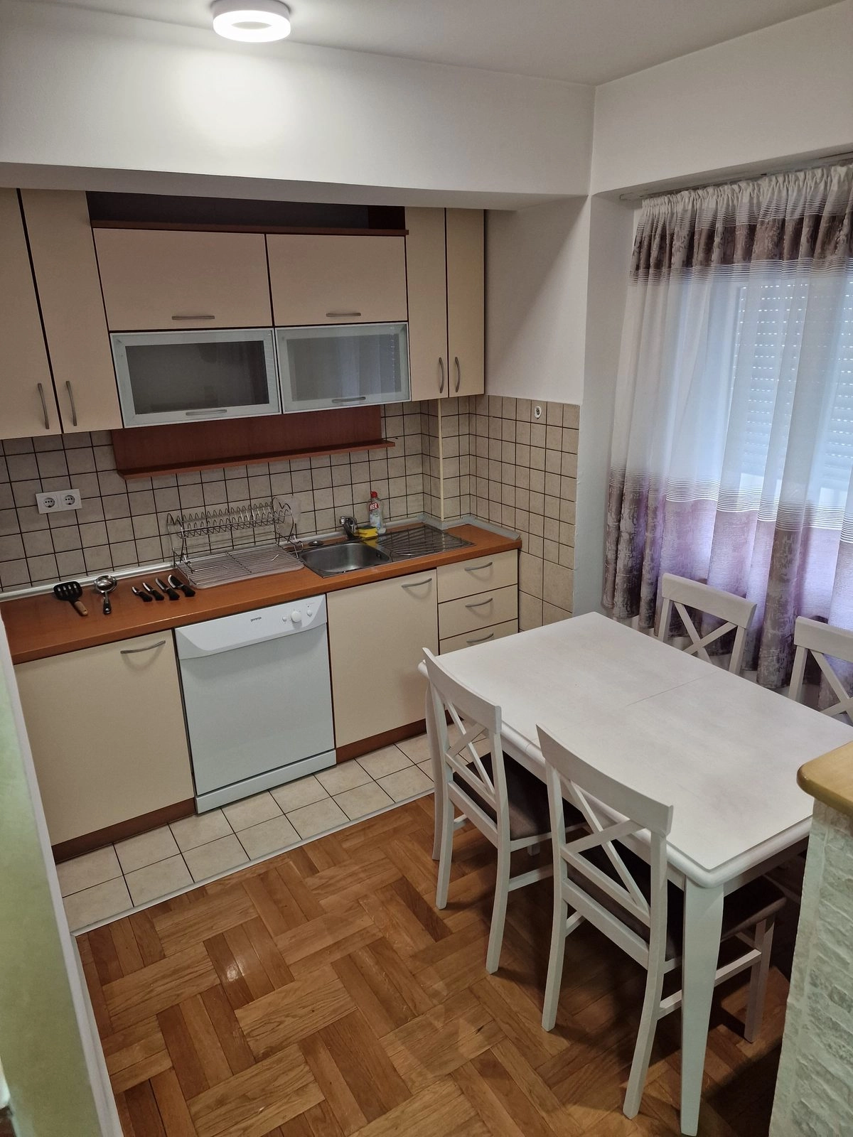 Dvosoban-stan-u-naselju-Zabjelo-Podgorica-11 Dvosoban namješten stan u Zabjelu, Podgorica — fotografija 12