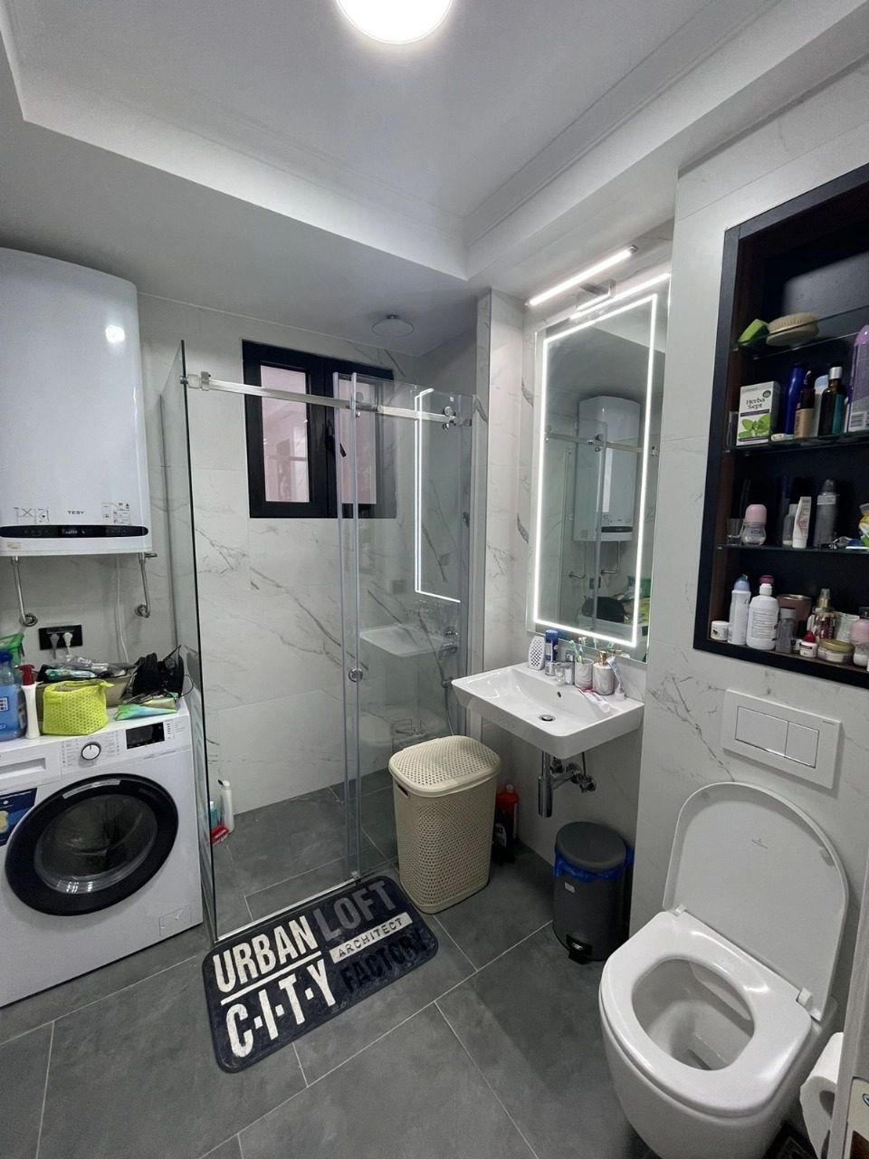 Dvosoban-stan-sa-bazenom-na-krovu-Mazina-Tivat-13 Dvosoban stan 55 m² – Mažina, Tivat — fotografija 14