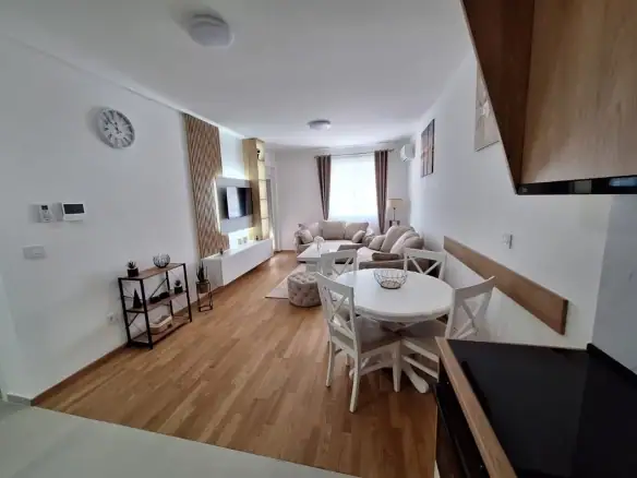 Izdavanje: Jednosoban stan 50 m² – Stari aerodrom, Podgorica — fotografija 2