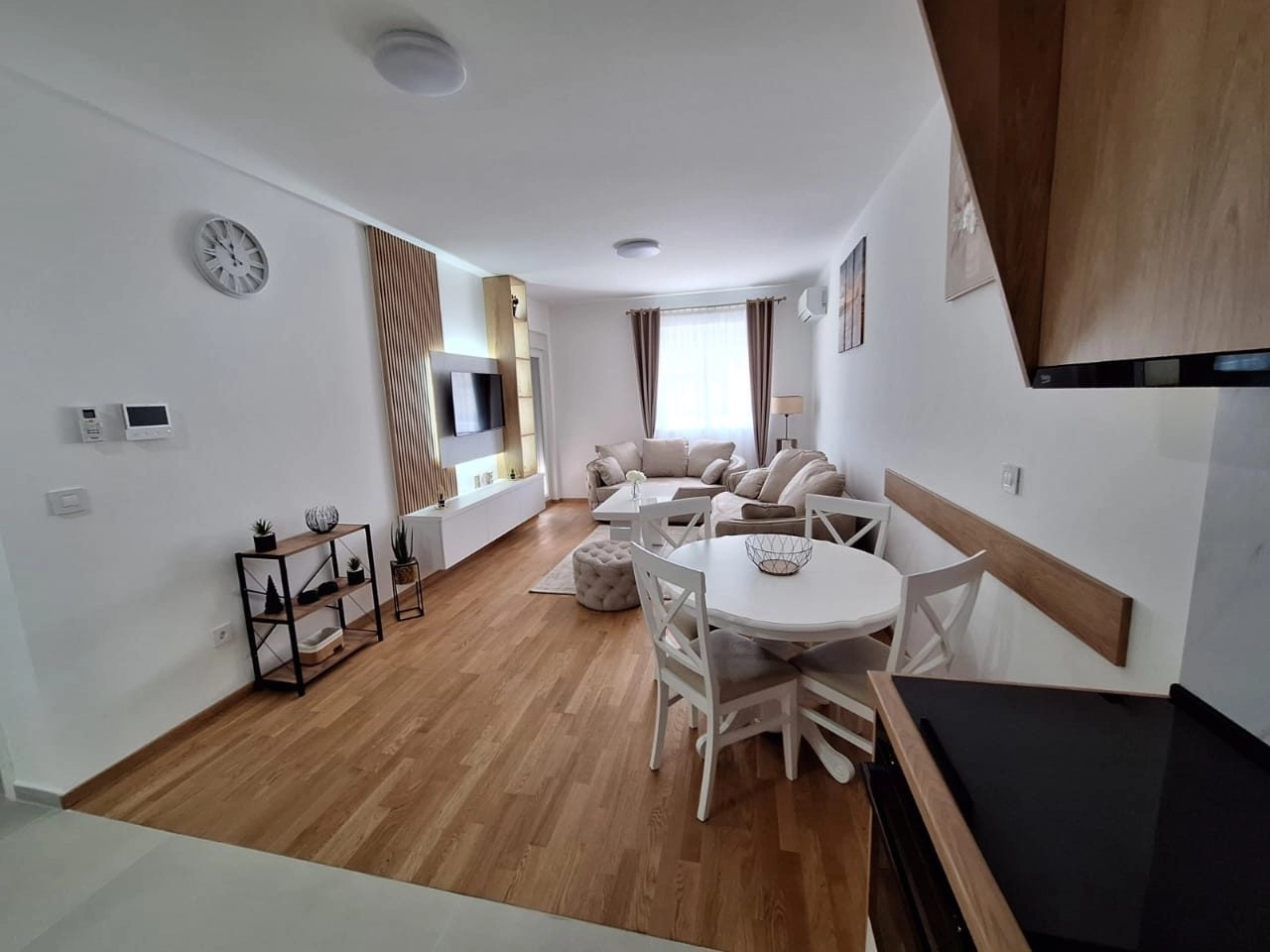 Jednosoban-stan-Stari-aerodrom-Podgorica-1 Izdavanje: Jednosoban stan 50 m² – Stari aerodrom, Podgorica — fotografija 2