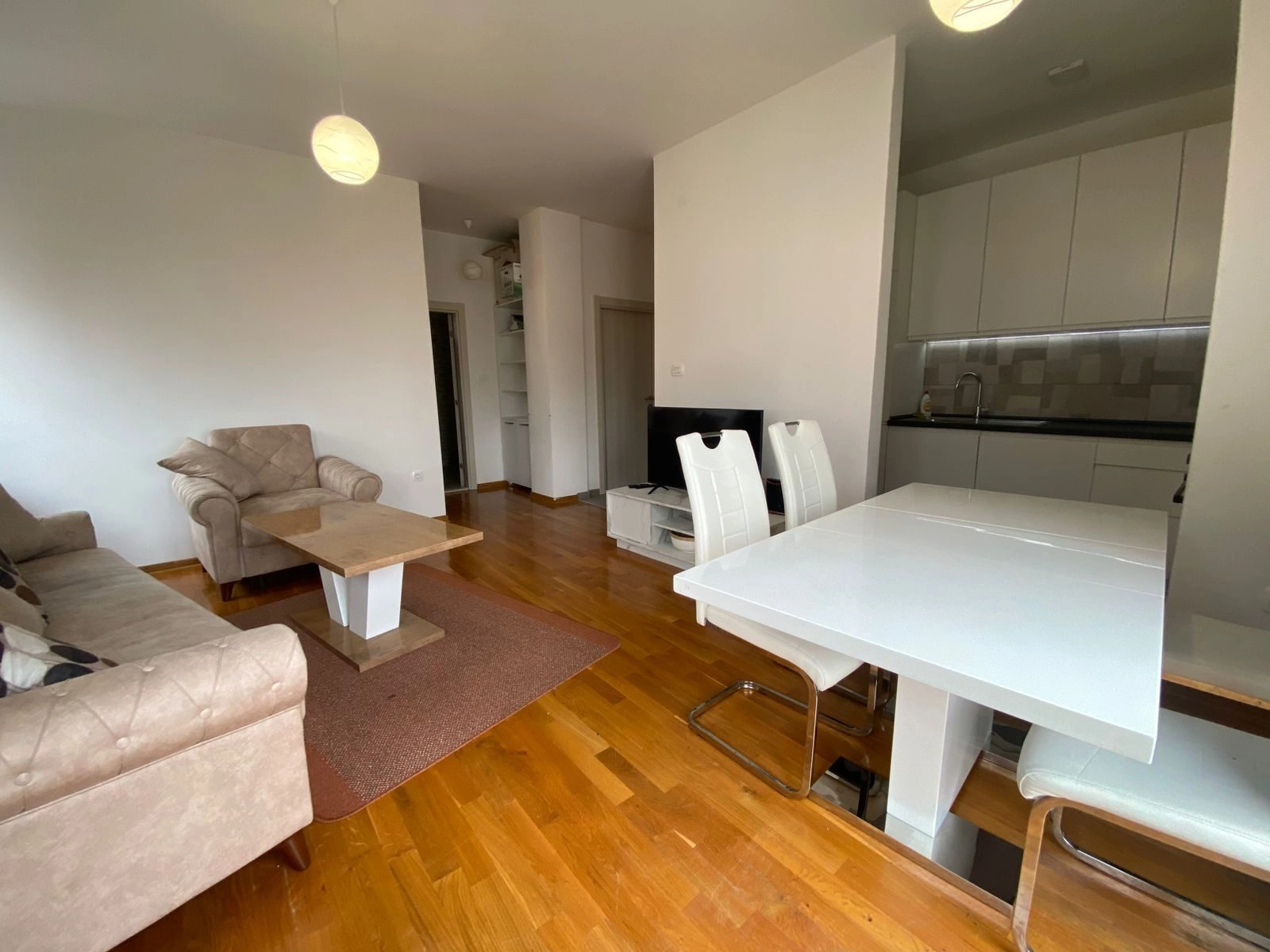 Dvosoban-stan-58-m²-u-Becicima-Budva-11 Dvosoban stan 58 m² u Bečićima, Budva — fotografija 12