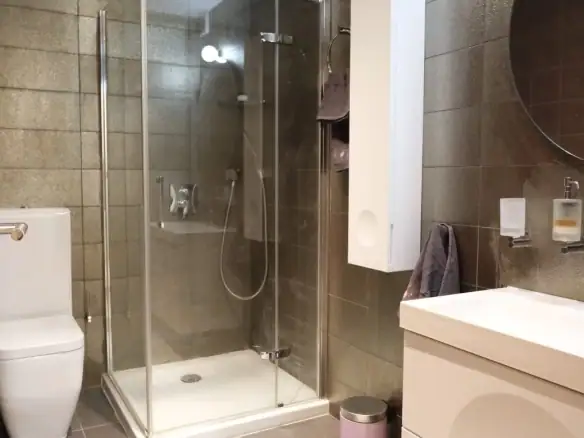 Izdavanje: Četvorosoban stan 178 m² – Kruševac, Podgorica — fotografija 7