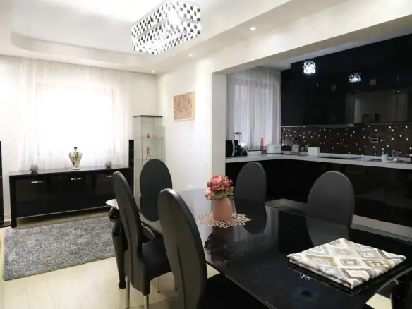 Izdavanje: Četvorosoban stan 178 m² – Kruševac, Podgorica — fotografija 12