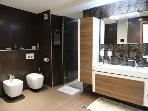 Izdavanje: Četvorosoban stan 178 m² – Kruševac, Podgorica — fotografija 14