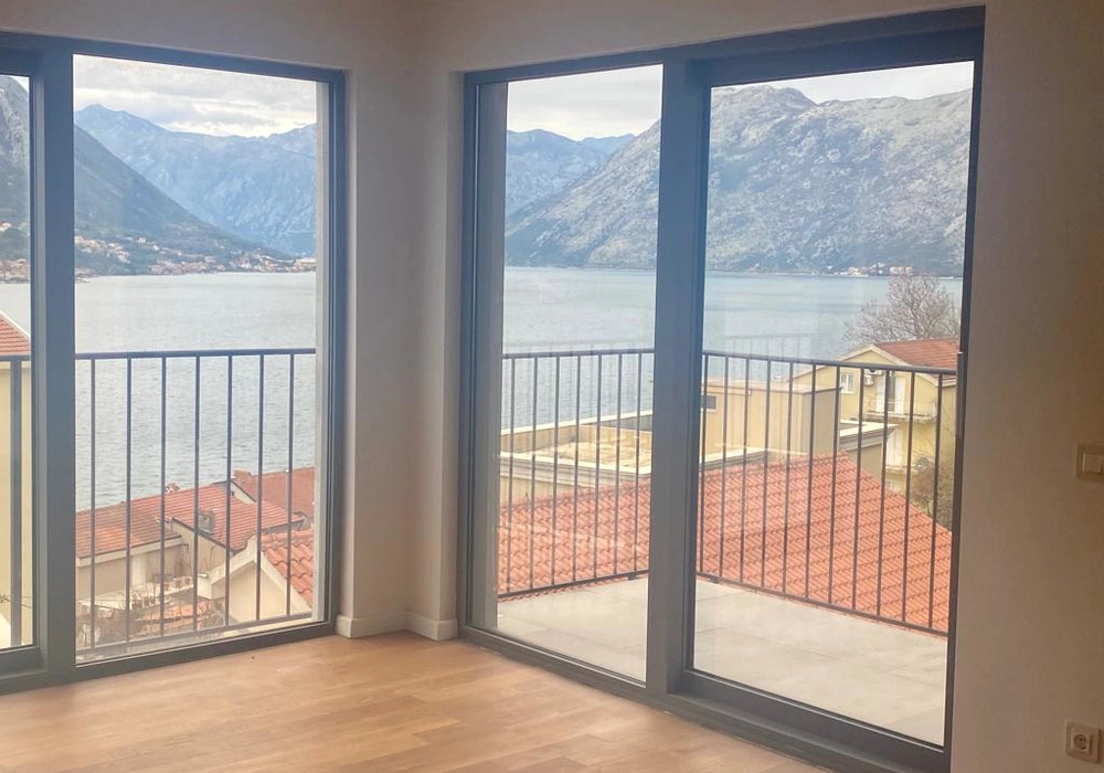 Trosoban-stan-sa-bazenom-u-Dobroti-Kotor Trosoban stan s bazenom u Dobroti
