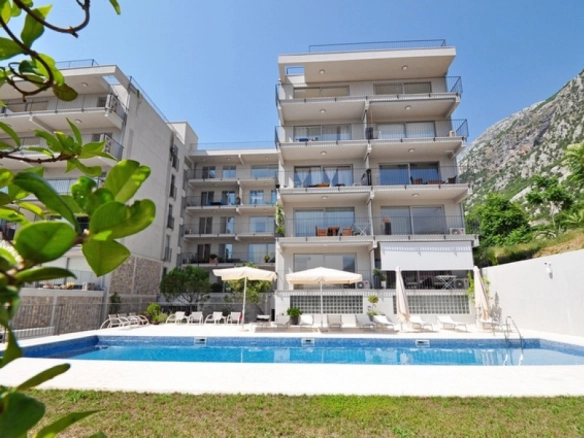 Trosoban stan 110 m² – Dobrota, Kotor — fotografija 2