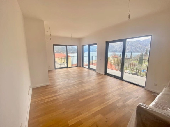 Trosoban stan 110 m² – Dobrota, Kotor — fotografija 3