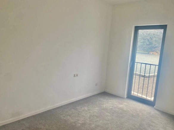 Trosoban stan 110 m² – Dobrota, Kotor — fotografija 8