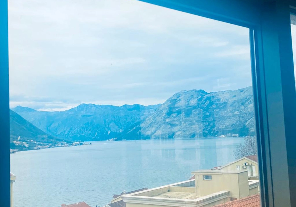 Trosoban-stan-sa-bazenom-u-Dobroti-Kotor-14 Trosoban stan 110 m² – Dobrota, Kotor — fotografija 15