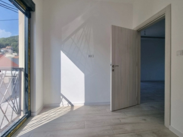 Trosoban stan 82 m² – Mažina, Tivat — fotografija 11