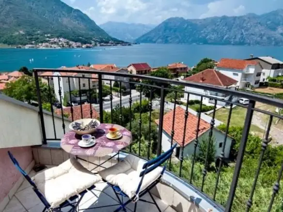 Trosoban stan 100 m² – Dobrota, Kotor — fotografija 9