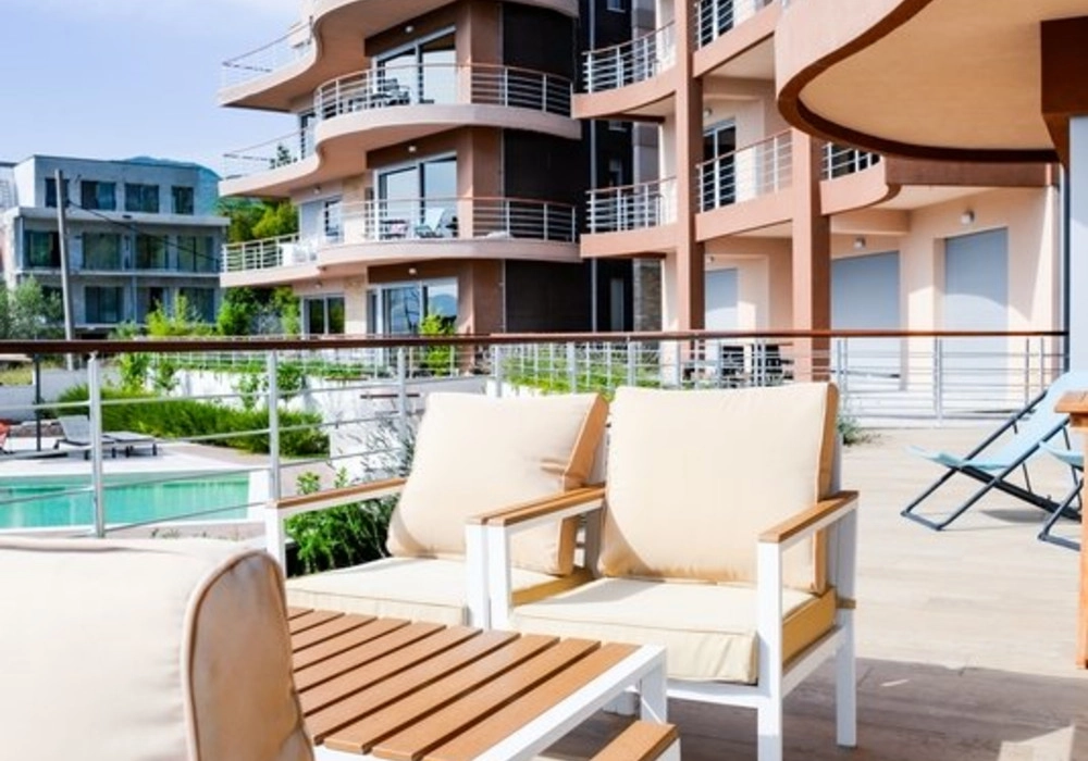 Dvosoban-stan-sa-terasom-i-bazenom-Mazina-Tivat-3 Dvosoban stan 90 m² – Mažina, Tivat — fotografija 4