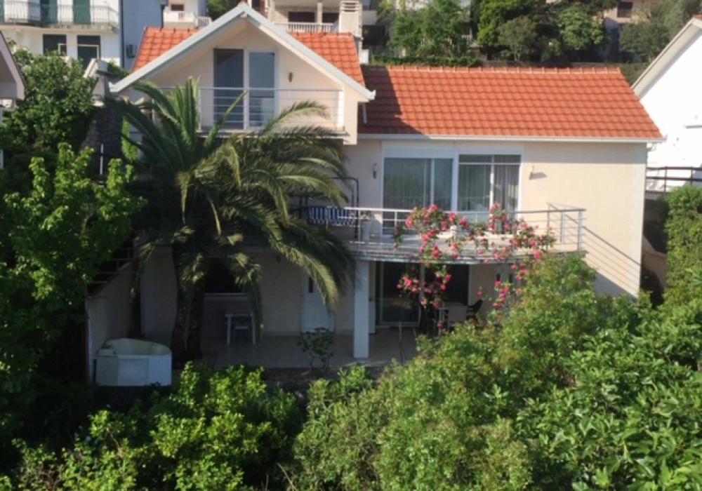 Trospratna-kuca-u-Krasicima-Tivat-40-m-od-mora-1 Kuća – Krašići, Tivat — fotografija 2