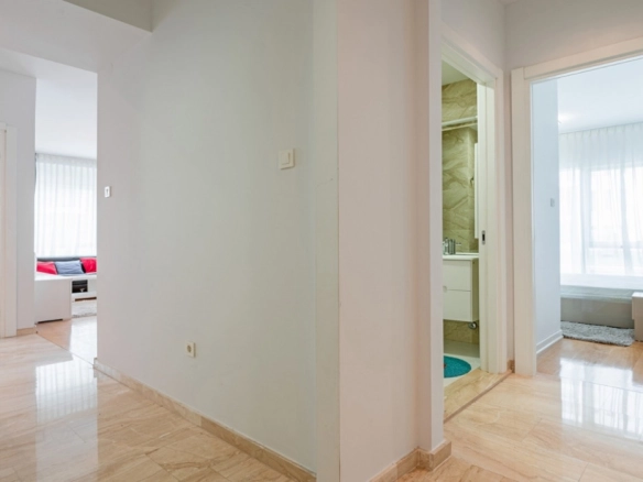 Trosoban stan 89 m² – Centar, Budva — fotografija 11